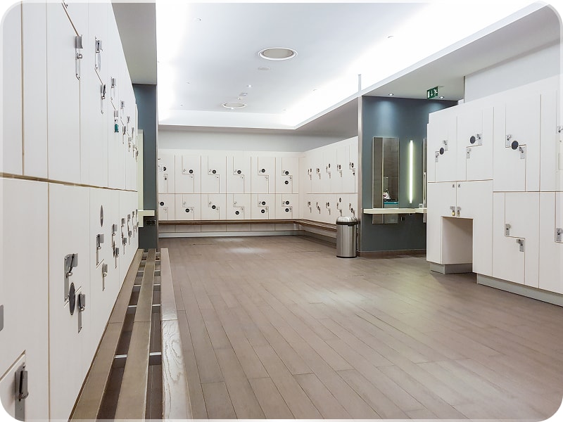 /images/lockerRoom-image.jpg